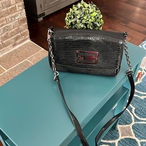 Shoulder bag that can convert to clutch bag